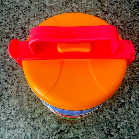 Stackable bowls with handle - very cute. - Picture 3 of 3